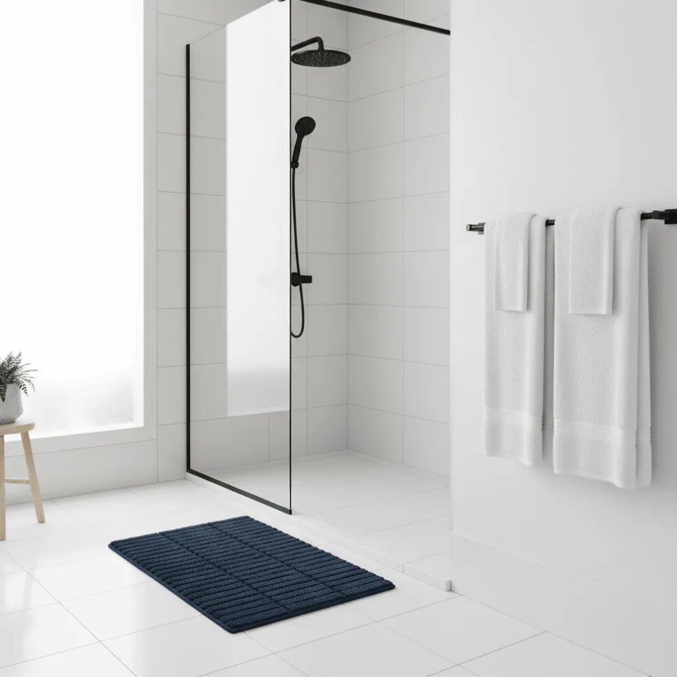 Baderomsmatte Tiles mørkeblå 80 x 50 cm