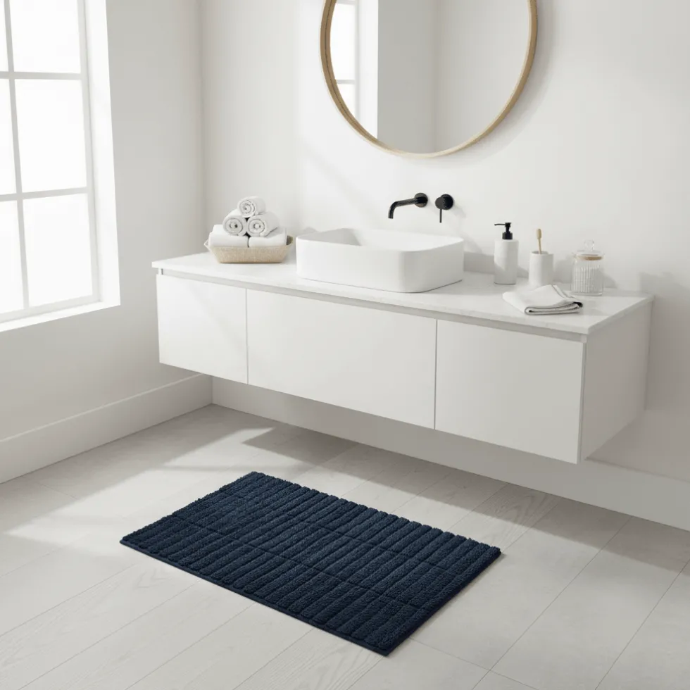 Baderomsmatte Tiles mørkeblå 80 x 50 cm