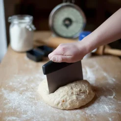 Deigskrape i rustfritt stål med måleskala 16,5 cm
