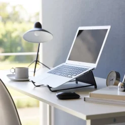 Justerbart stativ for laptop/nettbrett sort