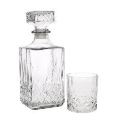 Karaffelsett i slipt glass med fire whiskyglass