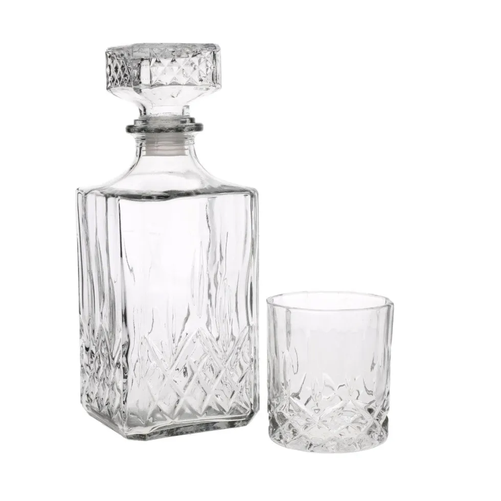 Karaffelsett i slipt glass med fire whiskyglass
