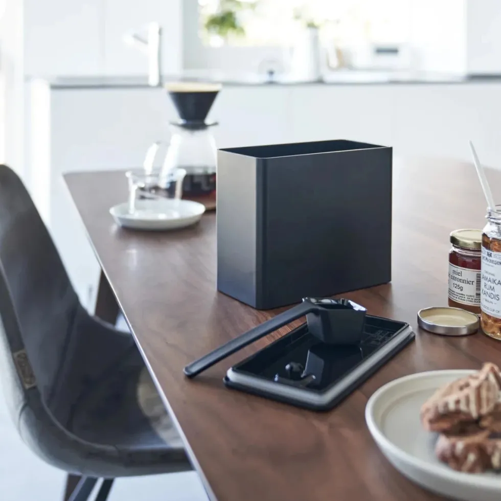 Lufttett kaffeboks med måleskje sort 1,6L