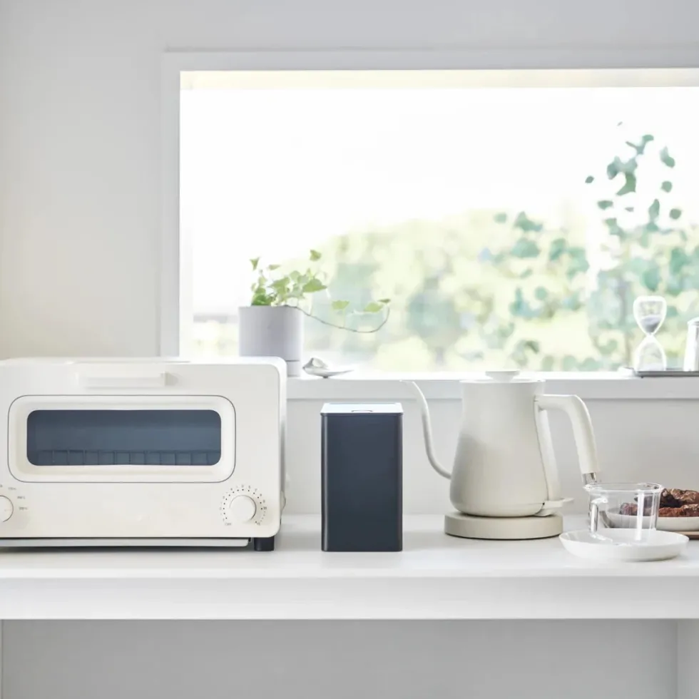 Lufttett kaffeboks med måleskje sort 1,6L