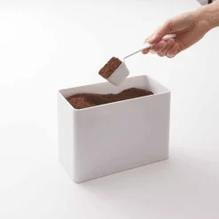 Lufttett kaffeboks med måleskje hvit 1,6L