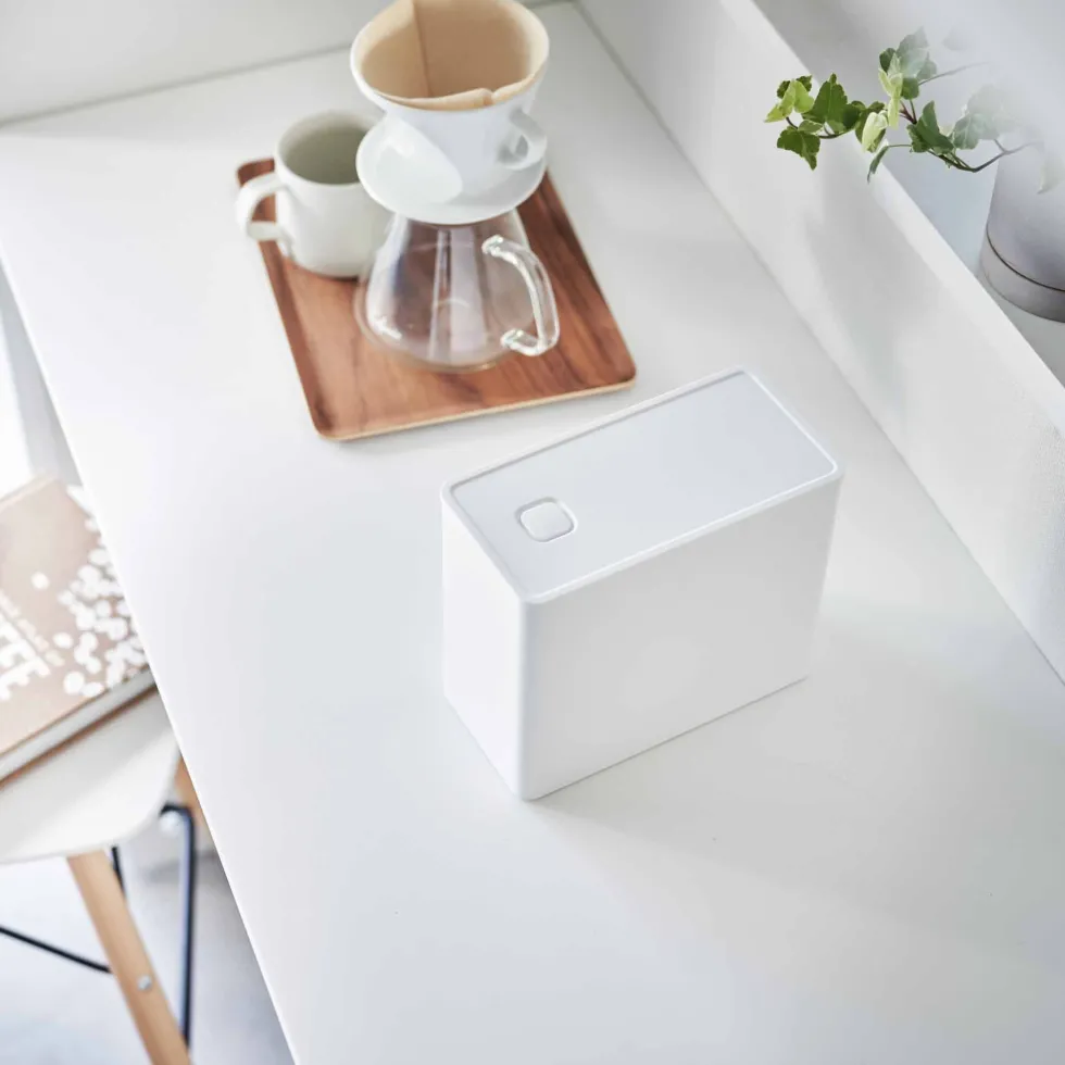 Lufttett kaffeboks med måleskje hvit 1,6L