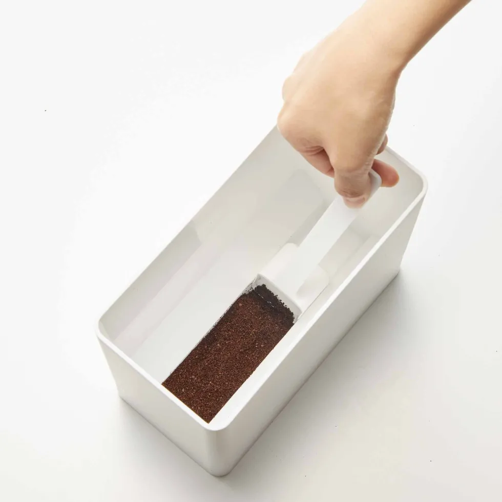 Lufttett kaffeboks med måleskje hvit 1,6L