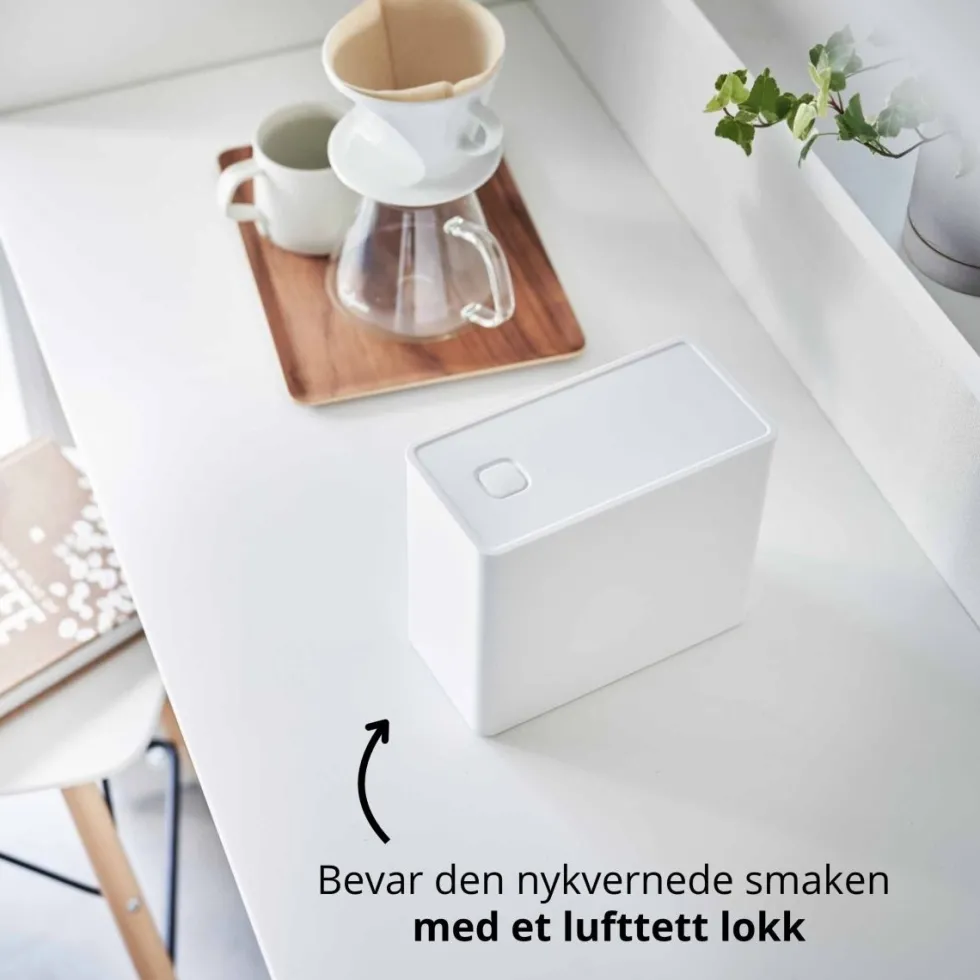 Lufttett kaffeboks med måleskje hvit 1,6L