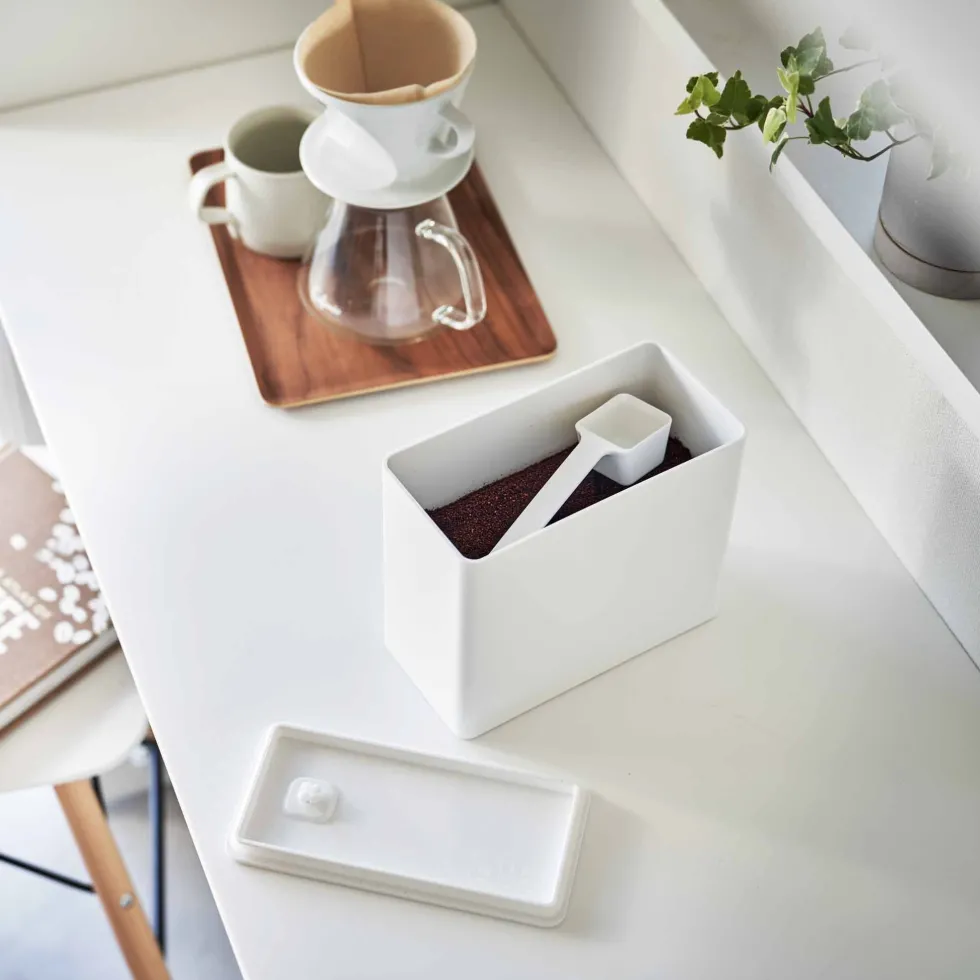 Lufttett kaffeboks med måleskje hvit 1,6L