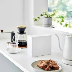 Lufttett kaffeboks med måleskje hvit 1,6L