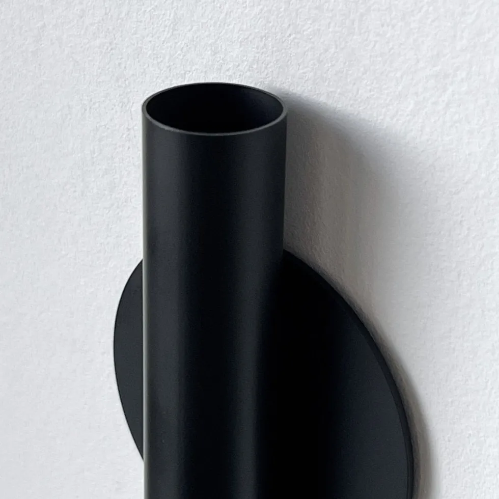 Manhattan vase, sort matt