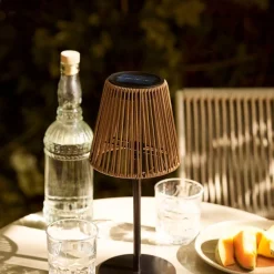 Oppladbar lampe med solpanel brun/sort