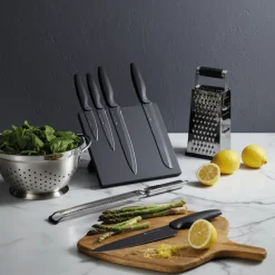 Sett med 5 kniver og magnetisk knivholder sort