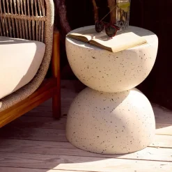 Sidebord i fiberglass terazzo