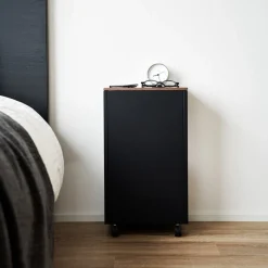 Sidebord med hjul sort 55 x 31 cm