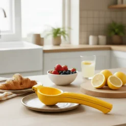 Sitronpresse i metall gul 22,5 cm fra KitchenCraft