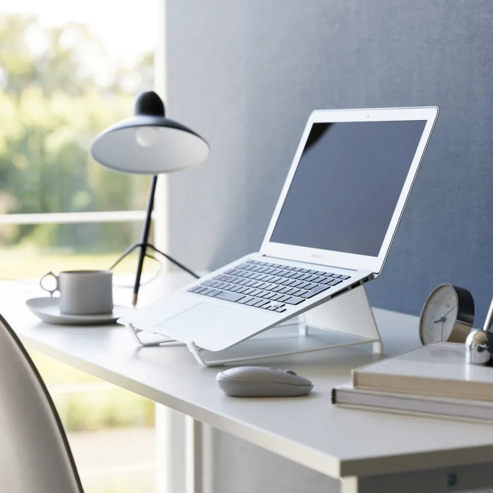 Stativ for laptop/nettbrett hvit
