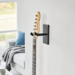 Vegghengt gitarholder sort