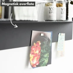 Vegghylle i sort metall 50 x 15,7 cm