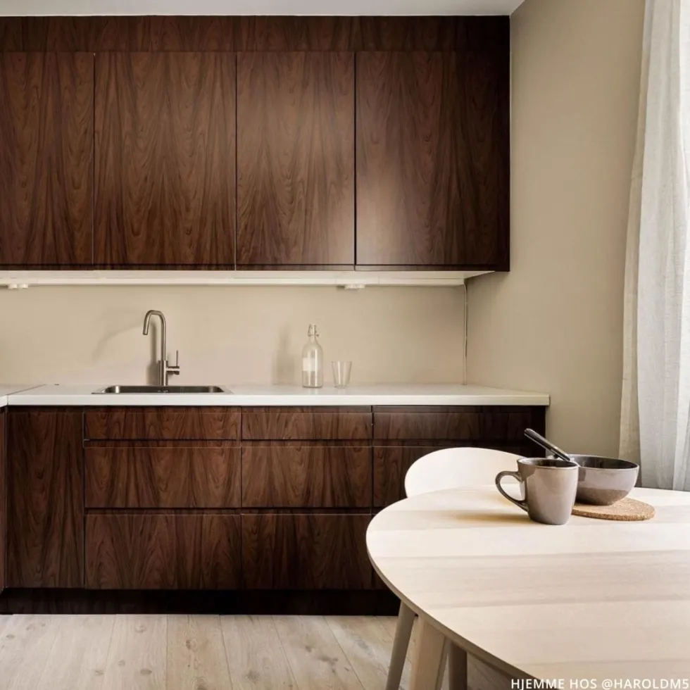 Walnut Deep kontaktplast